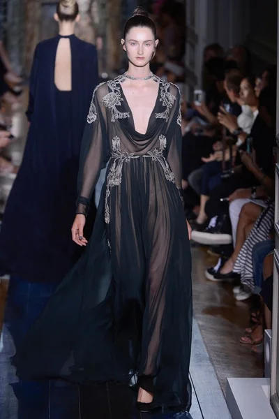 Look 14